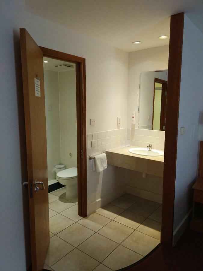 Отель Ramada Cambridge Fen Drayton Экстерьер фото