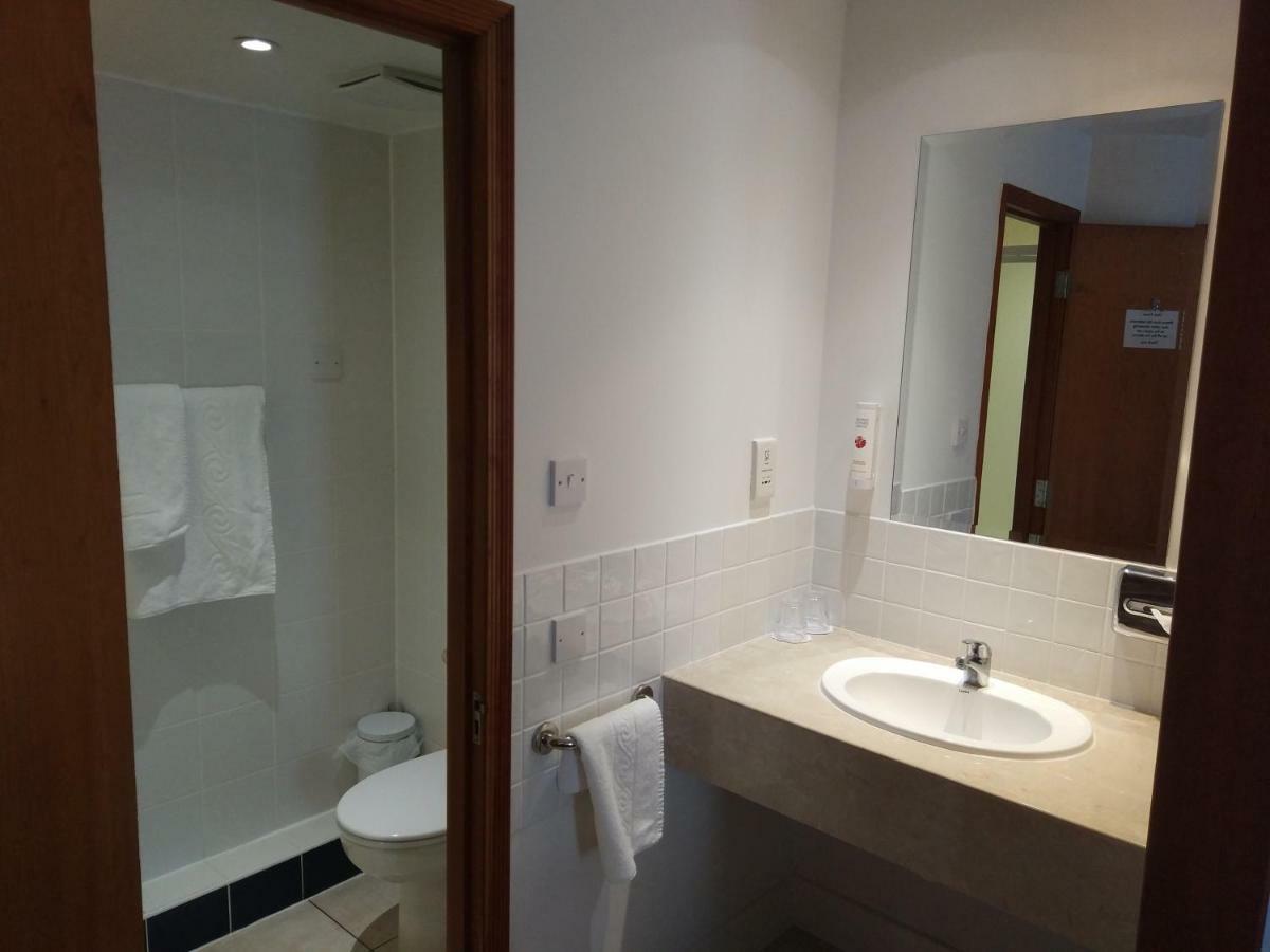 Отель Ramada Cambridge Fen Drayton Экстерьер фото